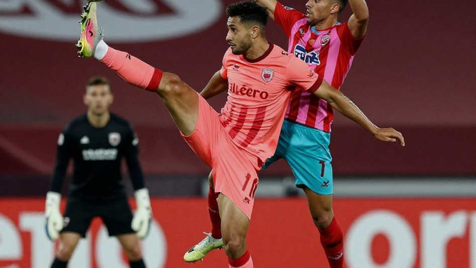 The 16-Point Crack Hidden Under Santos' Five-Win Glow