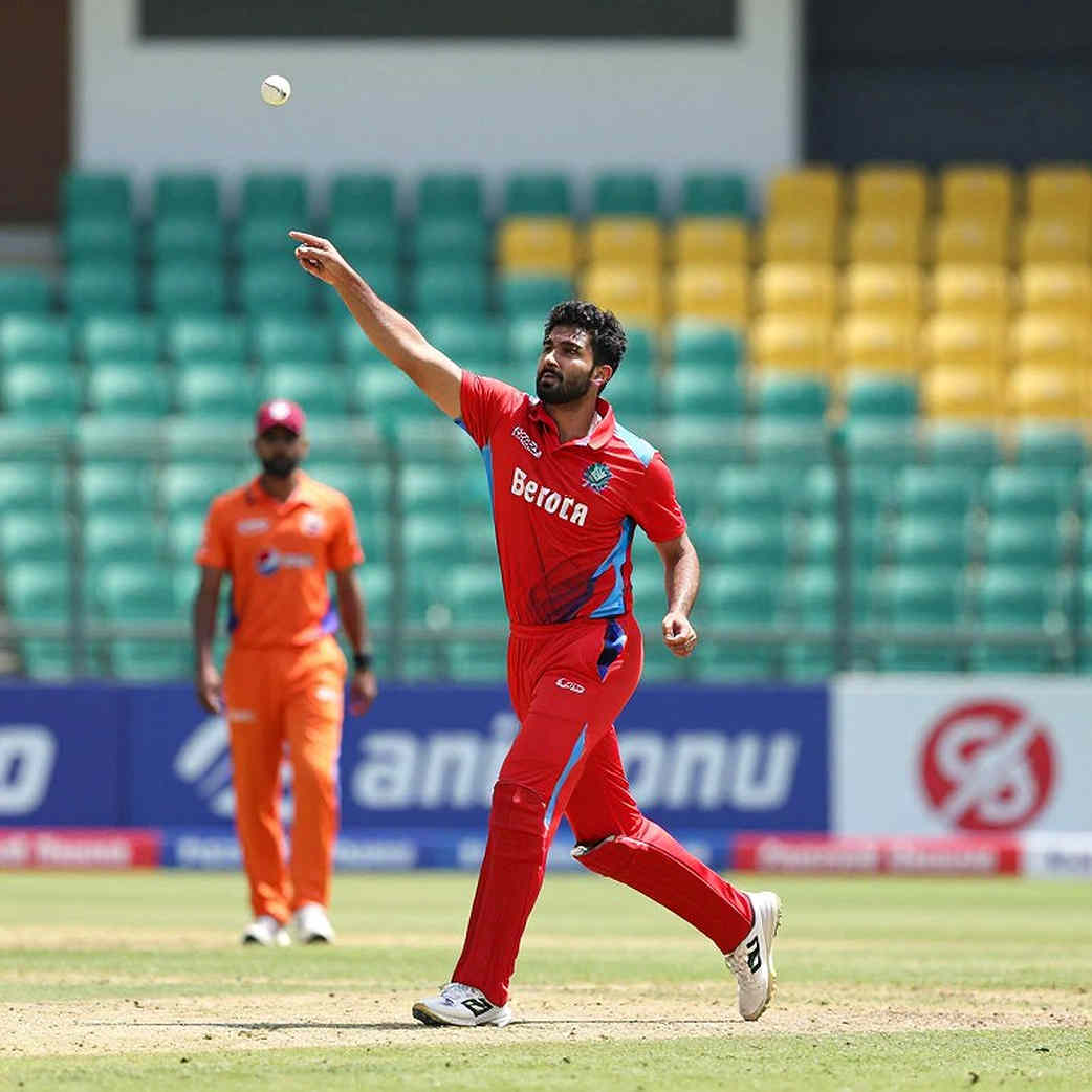 রাওয়ালপিন্ডির ডেকে পাকিস্তানের নতুন ফর্মেশন: চৌদ্দ নাম, তিন প্রশ্ন, একটা ফাঁকা জায়গা রাওয়ালপিন্ডির ডেকে পাকিস্তানের নতুন ফর্মেশন: চৌদ্দ নাম, তিন প্রশ্ন, একটা ফাঁকা জায়গা